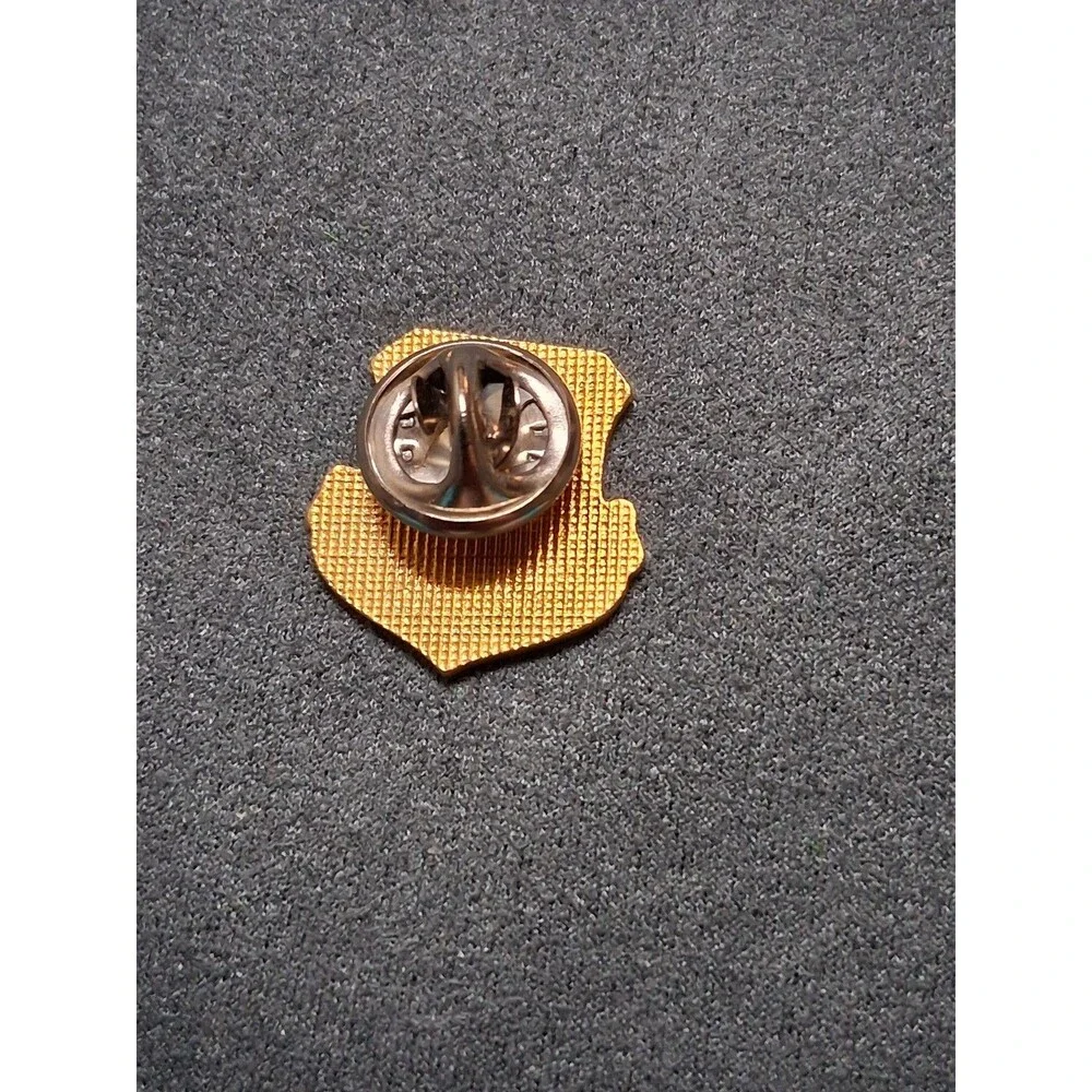 USAF Twenty-First Air Force Crest Enamel Lapel Pin Blue White Gold Tone Insignia